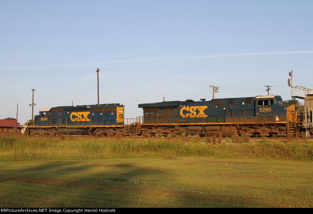 CSX 8240 & 5260 lead train F707-26 eastbound